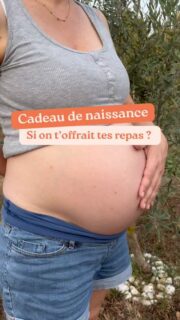 [Post-partum] Et si vous allégiez la charge mentale des repas à la naissance de votre enfant ?

1ère offre (à partir de 35 €/pers) : service de livraison d’un (ou plusieurs) repas à domicile.

2ème offre (à partir de 75 €/pers) : service de cheffe à domicile. Je viens cuisiner chez vous, dresse la table et vous sers le repas pour bien manger, tout en profitant de bébé.

3ème offre (sur devis, car adaptable à votre demande) : le batch cooking, qui peut lui aussi prendre plusieurs formats.
- Soit je prépare tout en laboratoire et je vous livre.
- Soit je viens cuisiner chez vous, sans votre aide.
- Soit nous préparons ensemble les différents repas : je viens avec le matériel, les idées/recettes, et nous les réalisons ensemble.

J’en profite pour remercier cette cliente d’avoir accepté que l’on réalise des images de cette expérience de batch cooking à domicile 🙏🏻

#cheffenomade #postpartum #naissance #cheffeadomicile #batchcooking